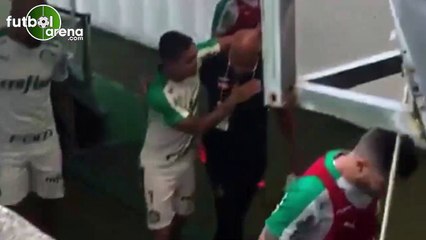 Melo'dan rakip takım taraftarına gönderme