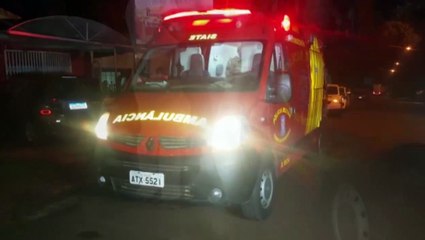 Esfaqueado, homem recebe atendimento do Siate no Santos Dumont