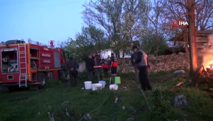 Çal Köyünde Yangın, 8 Ev, 1 Ahır, 1 Ambar Kül Oldu