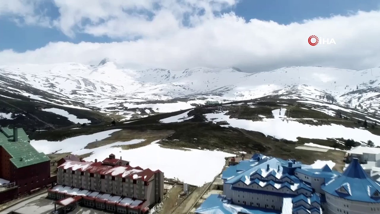 Uludağ'da karla kaplı bahar güzelliği havadan görüntülendi