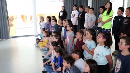 Sernhac :  répétiton à l'école avec la chanteuse Lili