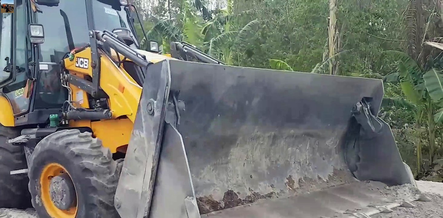 Doosan Crawler Excavator and JCB Backhoe Working on Sandy Place  (1)