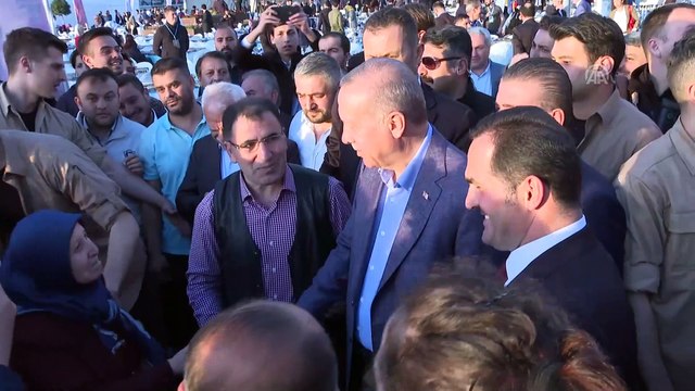 Cumhurbaşkanı Erdoğan Beyoğlu'nda nostaljik tramvaya bindi - İSTANBUL