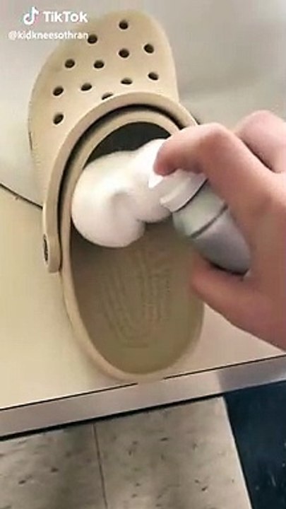 Crocs à la mousse à raser