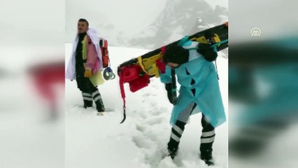 Yaralanan kadın dağcı hastaneye kaldırıldı - RİZE