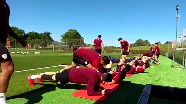 El Athletic Trabaja el Partido contra el Sevilla con Siete Cachorros del Bilbao Athletic