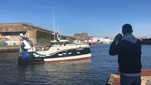 Le chalutier Dolmen tout neuf arrive à Lorient