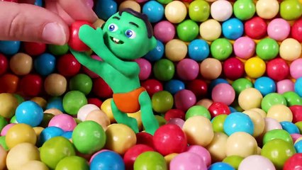 PLAYING INSIDE A GUMBALL MACHINE ❤ PLAY DOH CARTOONS FOR KIDS