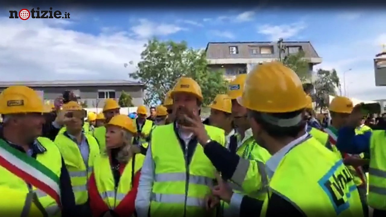 Zingonia, Matteo Salvini  per la demolizione delle torri: poi sul governo "Non capisco il dispiacere di Di Maio" | Notizie.it