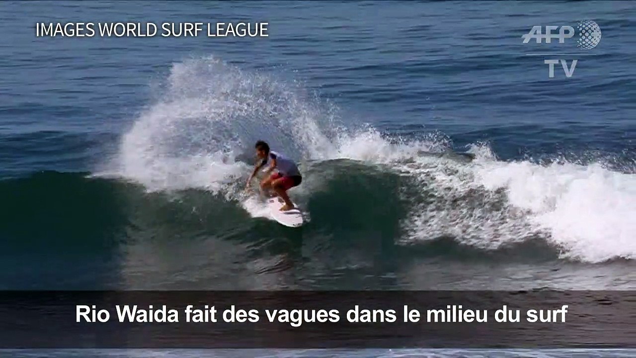 Bali: un jeune Indonésien bat la star du surf Medina