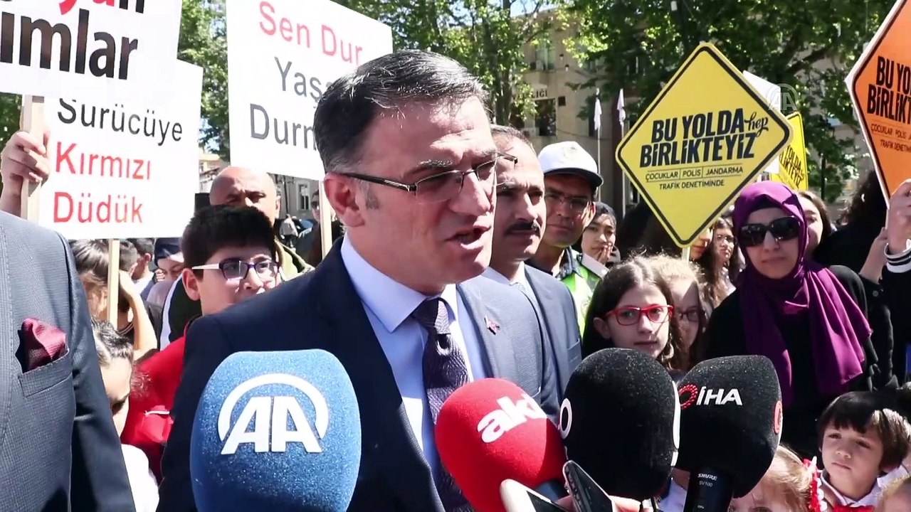 Yaya geçidinden bando eşliğinde geçtiler - TOKAT