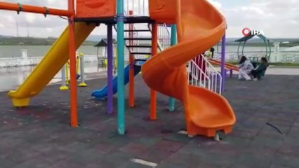 Baraj taştı, park ve mezarlıklar sular altında kaldı