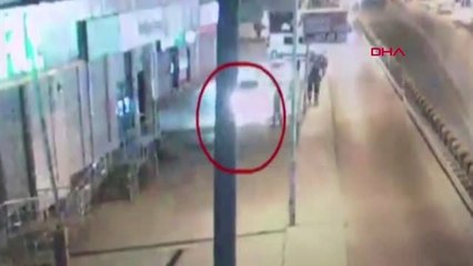 Esenyurt'ta Polisiz Diyerek Para ve Telefonunu Gasp Ettiler