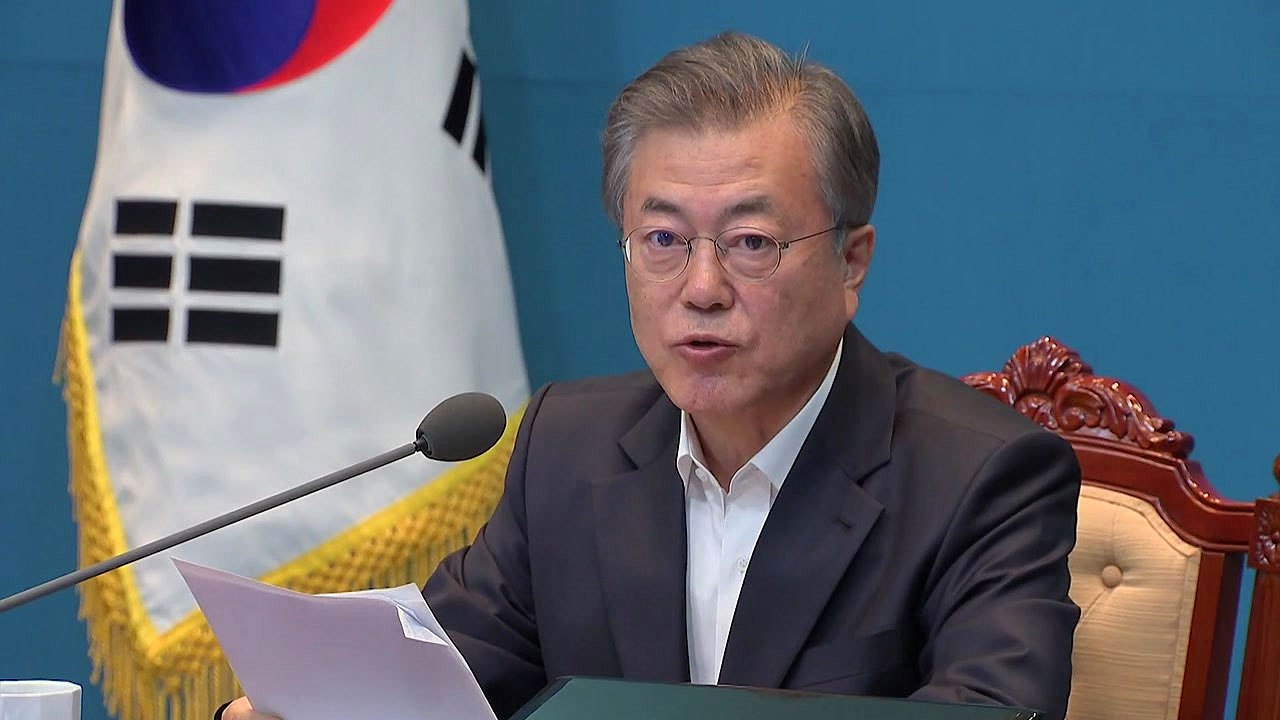 문 대통령, 자유한국당 지도부 작심 비판..."과거에 머무른 정치, 피해는 국민 몫"...
