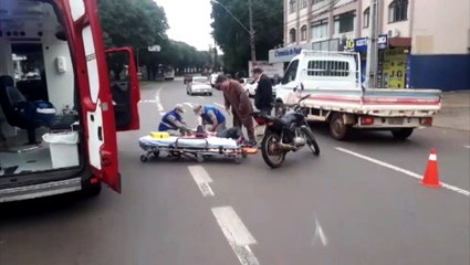 Motociclista fica ferido em acidente na Avenida Brasil