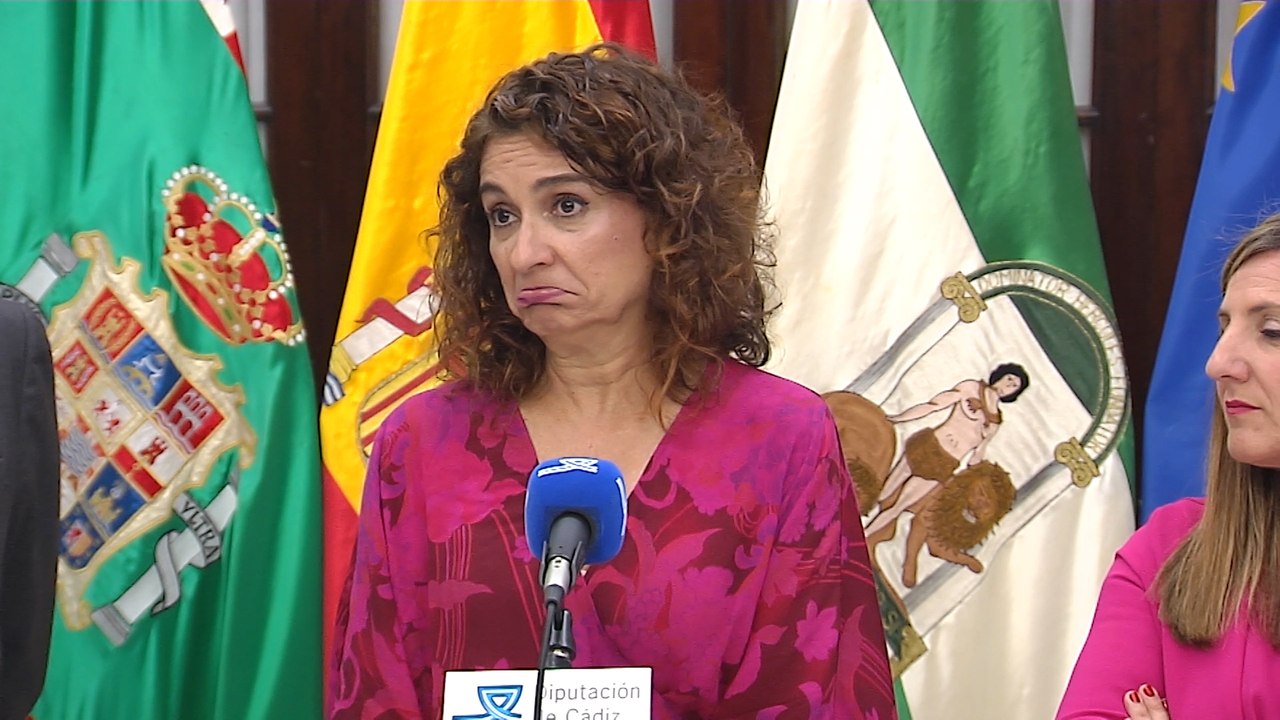 Montero: Propuesta de Rivera de bajar impuestos es "anuncio vacío"