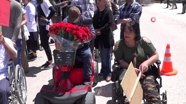 Engelli Bireylerden Farkındalık Yürüyüşü