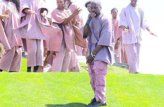 Kanye West rende omaggio alla mamma scomparsa