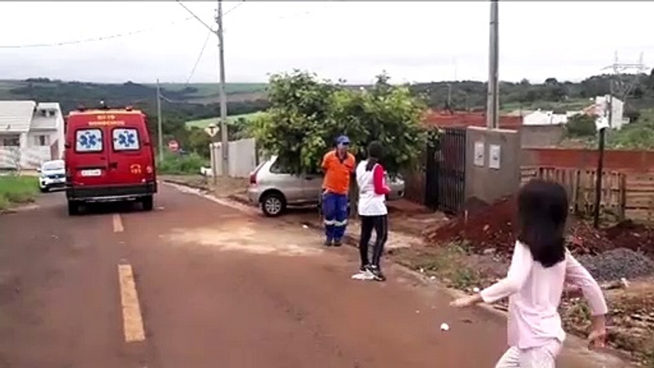 Homem sofre queda ao correr de cães no Jardim Verona