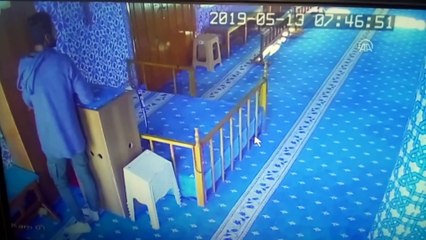 Camide hırsızlık anı kamerada - ADANA