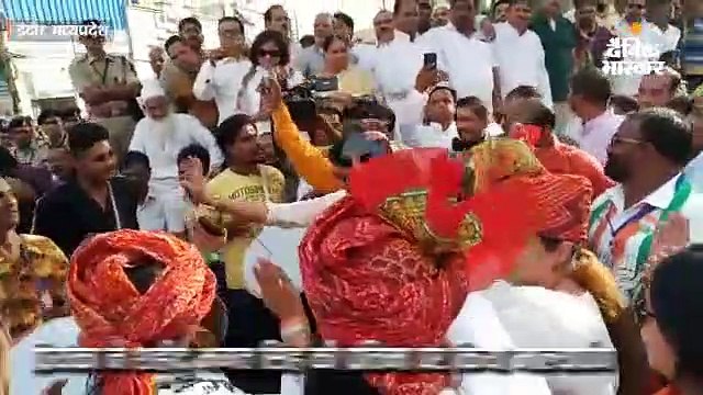 प्रियंका गांधी का रोड शो समाप्त, हजारों की संख्या में शामिल हुए समर्थक