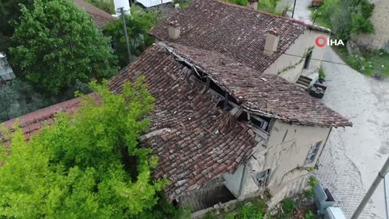 Sit Alanı İlan Edilen Köye Kimse Dokunamıyor...bir Köy Göz Göre Göre Yok Oluyor