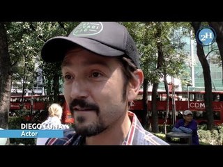 Descargar video: Diego Luna asiste a marcha de madres de personas desaparecidas