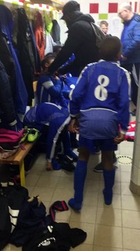 Belle ambiance dans les vestiaires de LOUVRES après les victoires des CHAMPENOIS