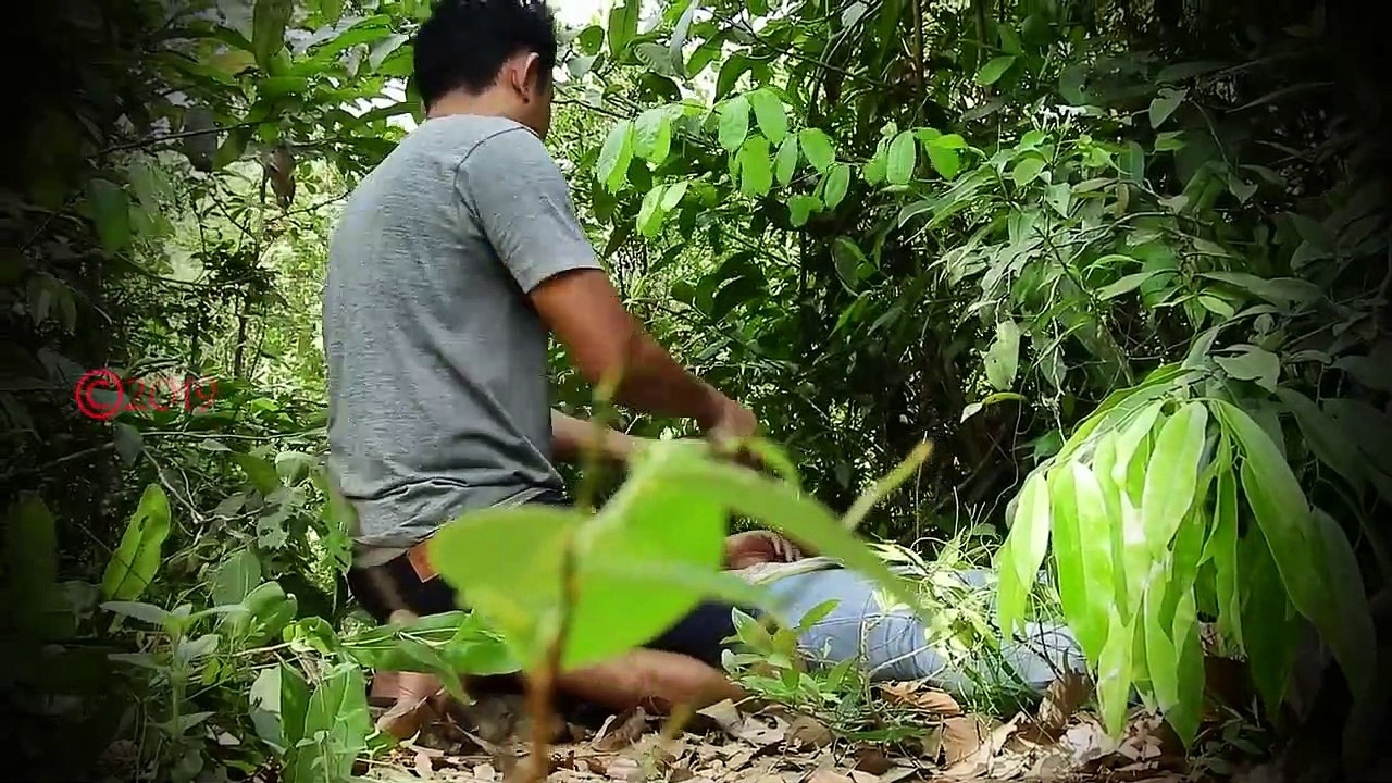 Must Watch Don't Walk in forest Alone, The Man Rescue A Beautiful Woman