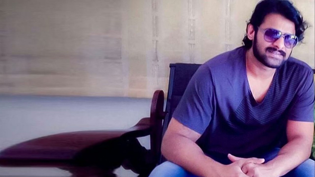 Prabhas Talks About Learning Hindi For His Upcoming Movie Saaho || Filmibeat Telugu