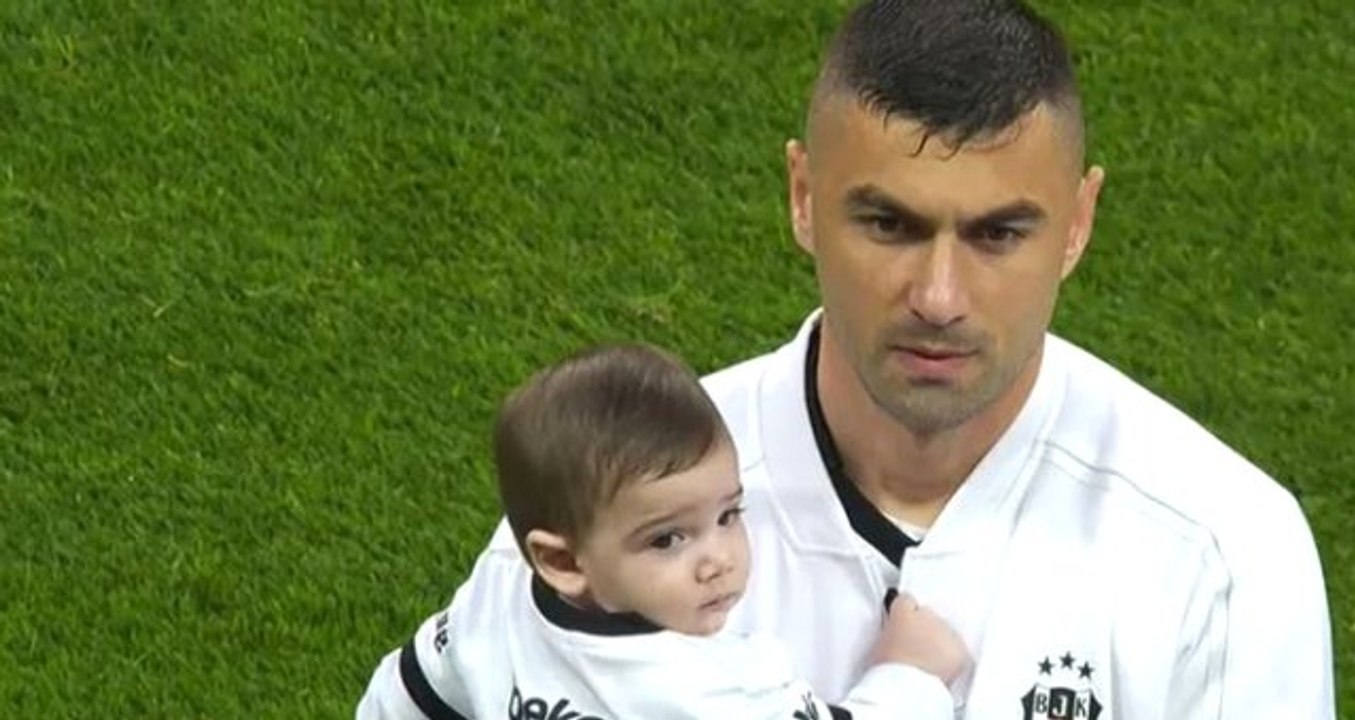 Cenk Tosun Tribünde, Oğlu Sahada