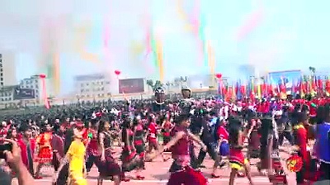 ေတာင္ ၃ လံုးကို အမီျပဳ၍ ဖြံၿဖိဳးလာတဲ့ ၿမို႕ (သို႔) ပန္ဆန္းၿမို႕ (႐ုပ္/သံ)