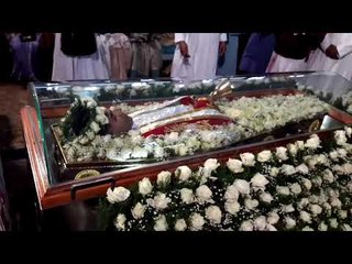 ഫാ. സേവ്യര്‍ തേലക്കാട്ടിന്‌റെ ഭൗതിക ശരീരം പൊതു ദര്‍ശനത്തിനു വച്ചപ്പോള്‍