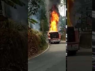 നടുറോഡില്‍ അഗ്നിഗോളമായി നാഷണല്‍ പെര്‍മിറ്റ് ലോറി