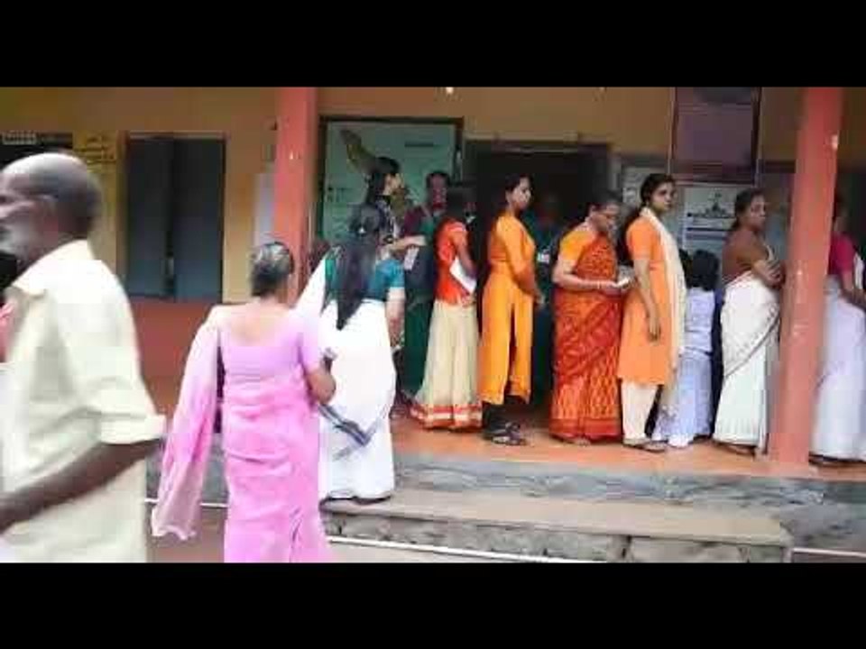 രമേശ് ചെന്നിത്തല വോട്ട് ചെയ്യാനെത്തുന്നു Ramesh Chennithala Casting Vote