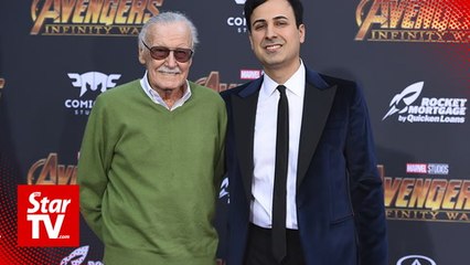 Скачать видео: Comic book legend Stan Lee's ex-manager charged with elder abuse