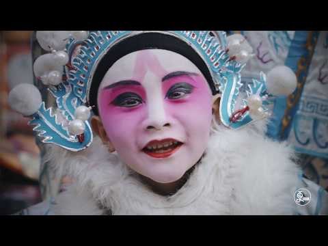 The kid actor in Chinese opera-performing on the adult's shoulder | More China
