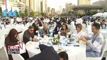 Outdoor dining event held in downtown Seoul to protest fine dust pollution