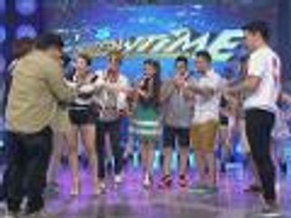 It's Showtime host nakumpletong muli at nag-Selfie
