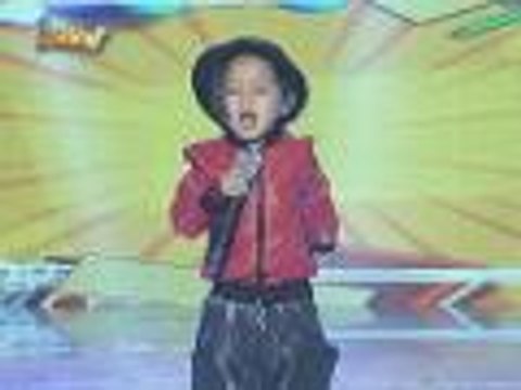 Michael Jackson MiniMe does the Moon Walk dance