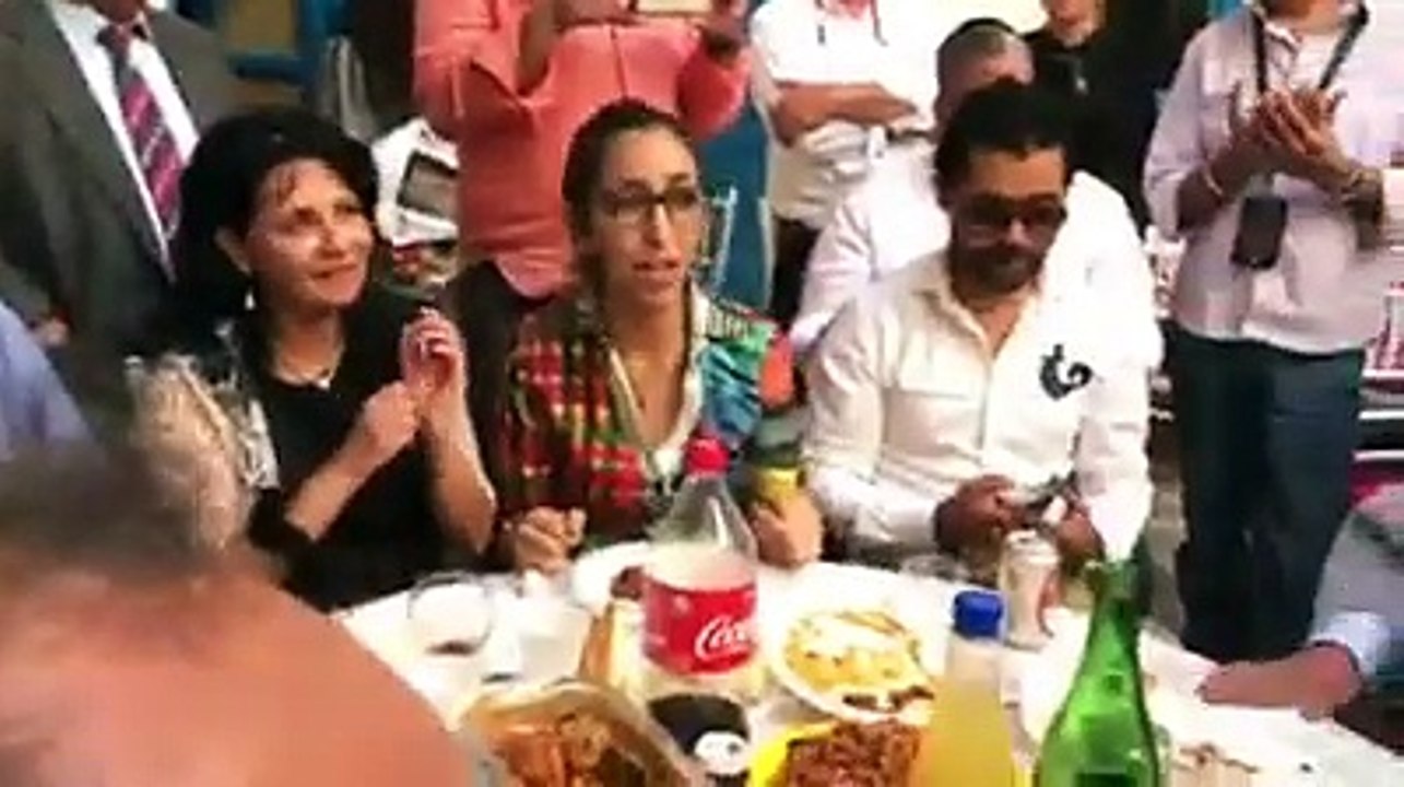 يهود ومسلمون مغاربة بالصويرة.juifs et musulmans marocains à Essaouira chantent.