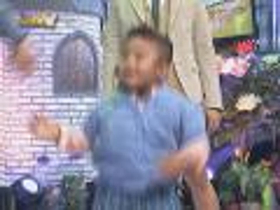 Ryan Bang, sumayaw ng "Open the Door" kasama ang Mini Ryan