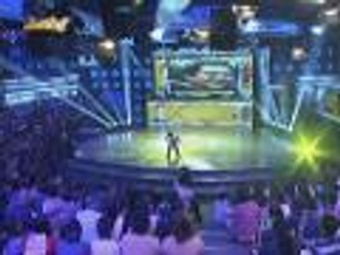 MiNiME ni John Lloyd humataw sa dance floor ng It's Showtime