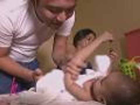 Melai at Jason hands-on sa pag-aalaga kay Baby Amelia