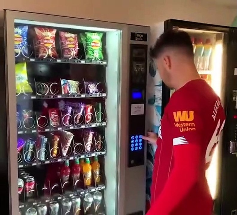 la vidéo du joueur de foot qui fait le buzz sur la toile: Trent Alexander-Arnold dans la vie de tous les jours