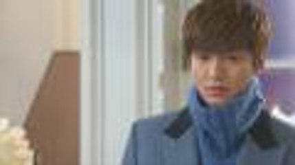 Holding hands nina Julia at Ryan