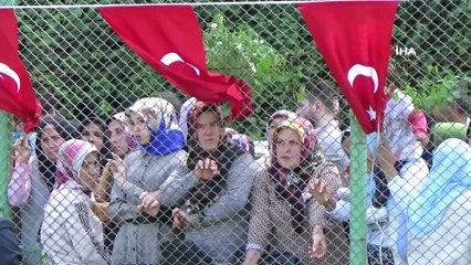 Şehidin eşi: “Sana doyamadım, seni böyle mi karşılayacaktık, beni de yanında götürün”