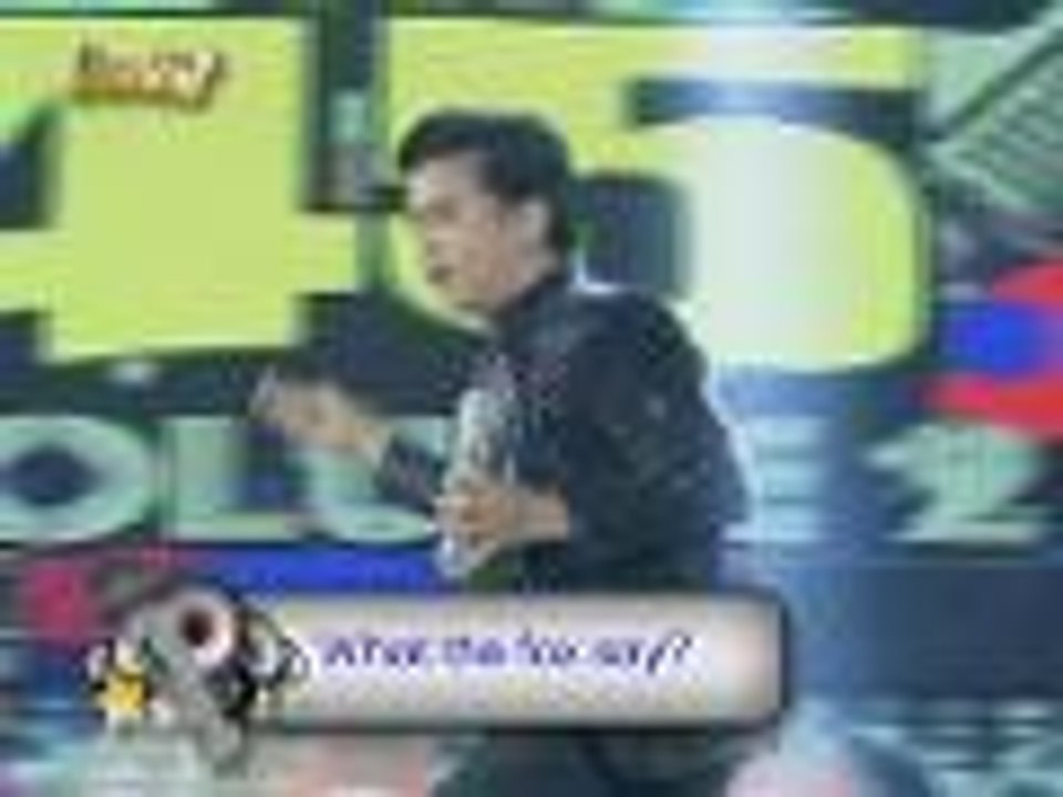 Stars On 45 contestant sings "What Does The Fox Say"