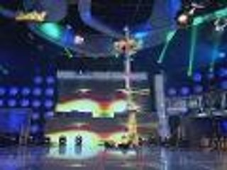 Father and Daughter Tandem sa acrobatic panalo samadlang people