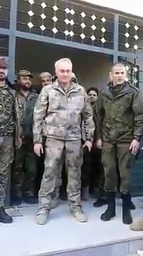 ضابط روسي يدعو النمر للسيطرة على مدينة الباب وتقديمها كهدية لبشار الأسد (فيديو)